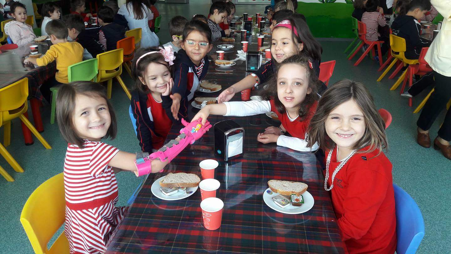 DAYANIŞMA SAHNESİ KONSERİ 50’DEN FAZLA ÇOCUĞA ROBOTEL SAĞLAYACAK
